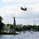 Ein Hubschrauber der US-Army landet während einer gemeinsamen Übung der US-Army und der Bundespolizei am Dienstag an der Alster