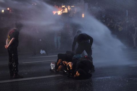 G20-Gipfel in Hamburg: Wasserwerfer, Barrikaden, brennende Autos - die Ereignisse des Abends zum Nachlesen