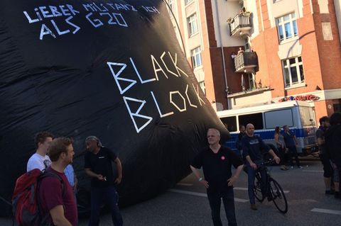 stern-Reporter Niels Kruse live bei der "Welcome to Hell"-Demo