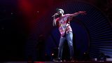 Während in der Stadt die Demos toben, tanzen die Besucher des Global-Citizen-Festivals in der Barclaycard-Arena zu Pharell, Herbert Grönemeyer oder Coldplay. Die Popstars treten für die gute Sache auf - Politiker wie Sigmar Gabriel oder Justin Trudeau werben für Abrüstung.