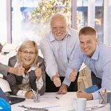 Bekannt aus der Otto-Werbung: ... oder im Büro: Istvár, besser bekannt als Harold, lächelt tapfer.