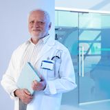 Bekannt aus der Otto-Werbung: Das Internet liebt ihn dafür.