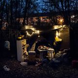 Platte mit Weihnachtsbeleuchtung im Wäldchen Wallstraße: Der Sozialmediziner sucht mehrmals wöchentlich bedürftige Menschen auf