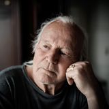 Trabert besucht Menschen wie Wolfgang Fahr, 84, der die Hälfte seines Lebens auf der Straße lebte. Fahr wohnt heute in einem Altersheim. Vom Bier lässt er seit seinem Einzug die Finger. "Auf einen Schlag aufgehört", berichtet er stolz.