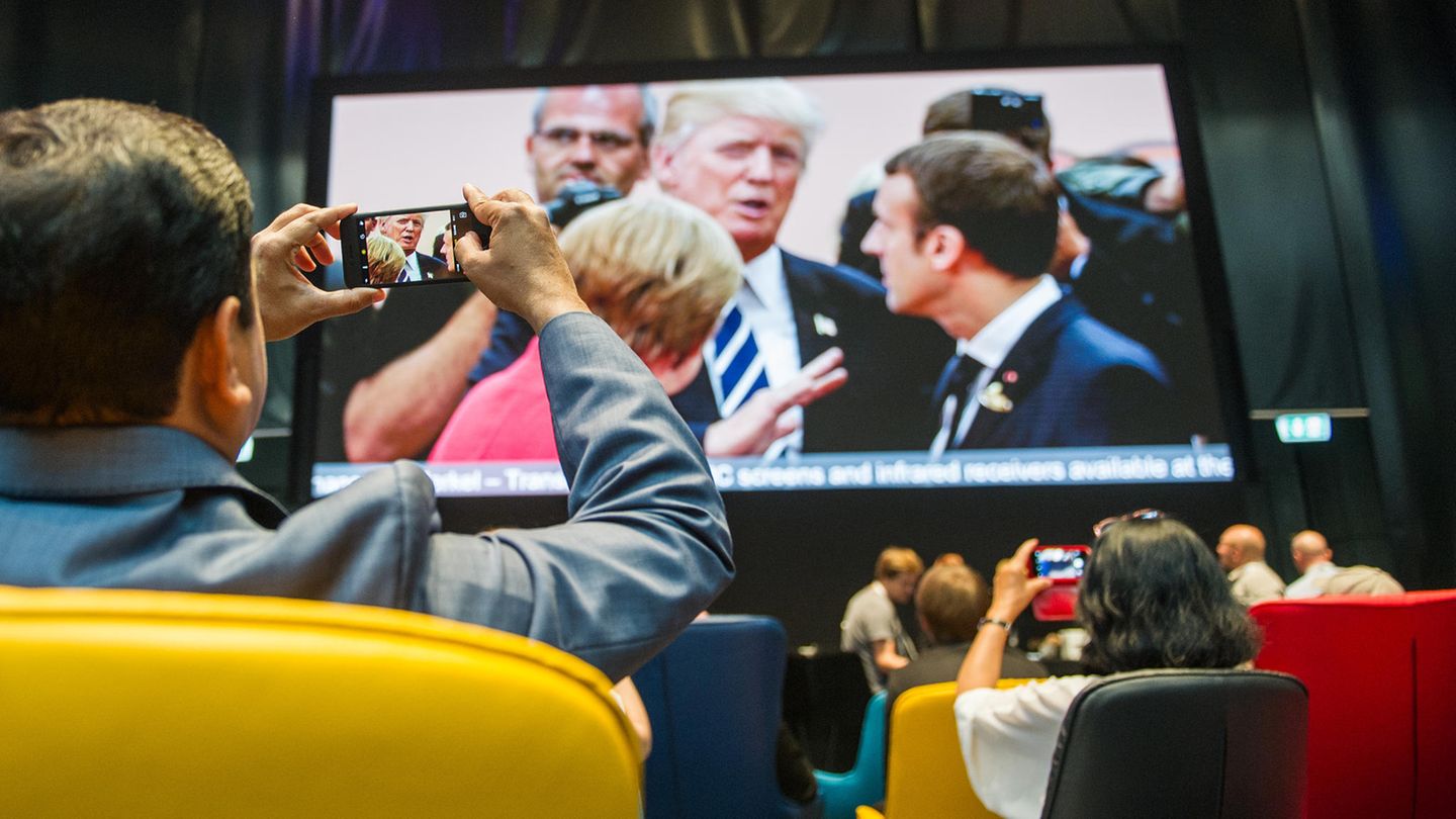 Journalisten im Medienzentrum in Hamburg: Einige der Kollegen dürfen seit Freitag hier nicht mehr rein