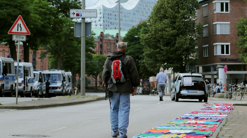 "Hamburg zeigt Haltung" G20 Flaggen auf der Straße