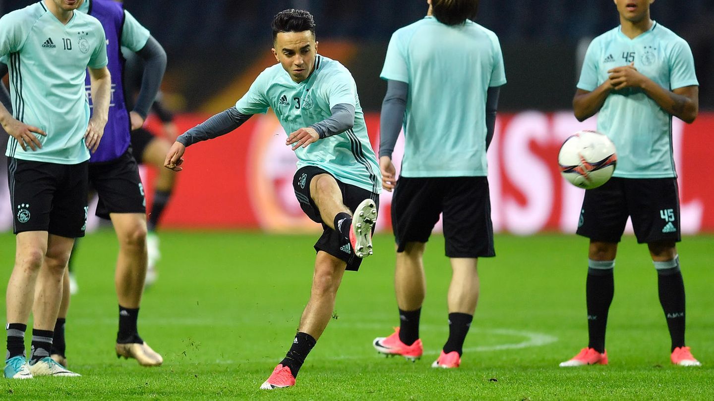 Ajax-Profi Abdelhak Nouri (schießt) beim Training vor dem Europa-League-Finale gegen Manchester United