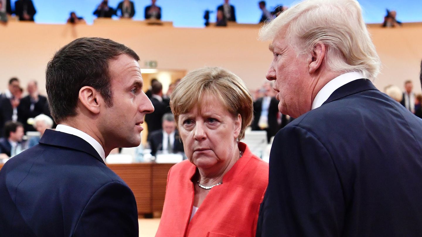 Gipfel-Chefin Merkel mit Frankreichs Präsident Macron und US-Präsident Trump