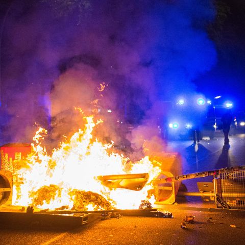 G20: Eine brennende Barrikade in Hamburg