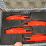 Schlüsselwangen in Wagenfarbe.