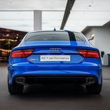 Dass die Farbe Blau nicht ganz aus dem Gedächtnis der Kunden wegzudenken ist, zeigt sich an einem individualisierten Audi RS7.