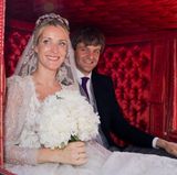 Das Brautpaar fuhr mit der Kutsche ab.