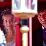 Das junge Paar legt Wert auf Privatsphäre. Sie wissen aber, was sie den Anhängern der Familie schuldig sind.