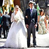 Das frisch vermählte Paar wollte sich gegenüber den Fans des Hauses Hannover von der besten Seite zeigen. Leider wurde der leidenschaftliche Kuss vor der Kutsche von einem kleinen Malheur überdeckt. In genau dem Moment, in dem Ernst August Ekaterinas Gesicht in beide Hände nahm, scheute ein Pferd und lenkte alle Aufmerksamkeit auf sich.