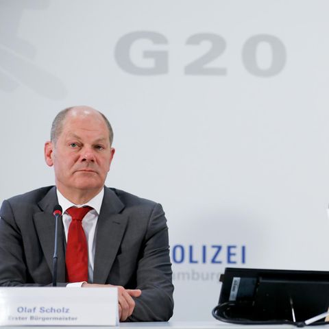 Hamburgs Erster Bürgermeister Olaf Scholz und Innensenator Andreas Grote