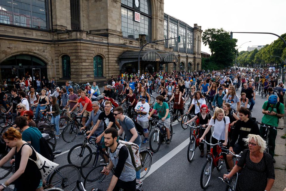 Am Samstag holten sich die Hamburger ihre Stadt zurück - mit dem Fahrrad Am Samstag holten sich die Hamburger ihre Stadt zurück - mit dem Fahrrad