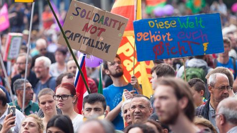 Solidarity not capitalism - Die Großdemo Solidarität ohne Grenzen beim G20-Gipfel blieb friedlich