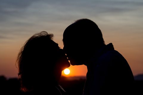 Menschen in Deutschland heiraten später und sind dann länger glücklich