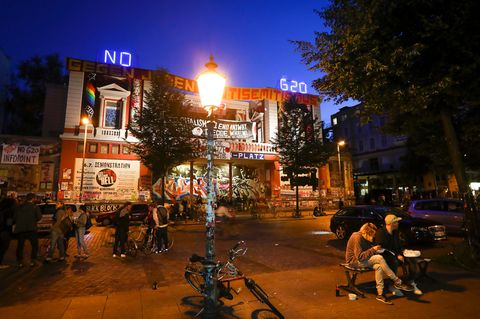 Das linke Zentrum "Rote Flora" im Hamburger Schanzenviertel soll nach den Krawallen beim G20-Gipfel womöglich geschlossen werden