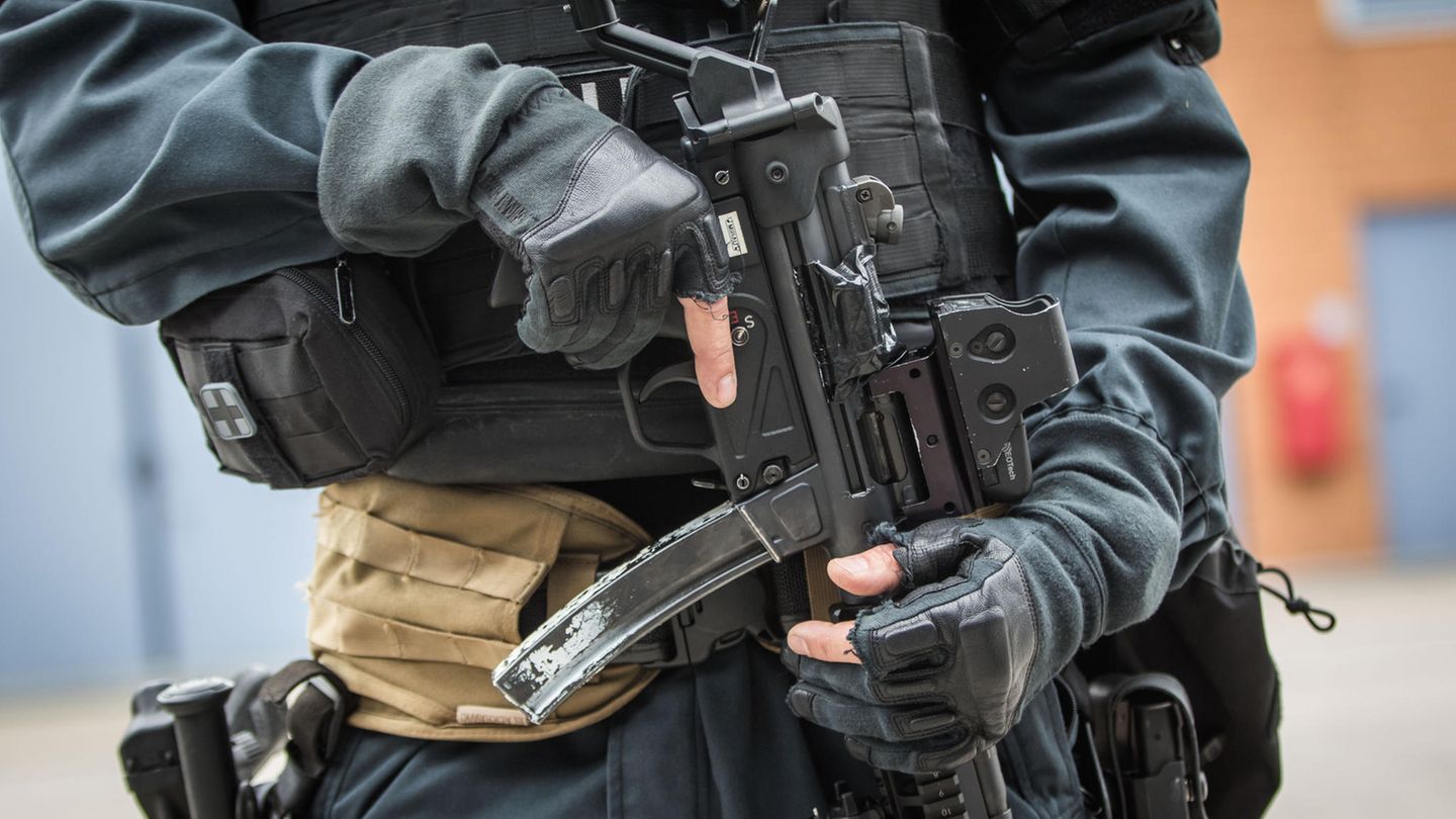 Ein Beamter des Sondereinsatzkommandos der Polizei (SEK) (Symbolbild)