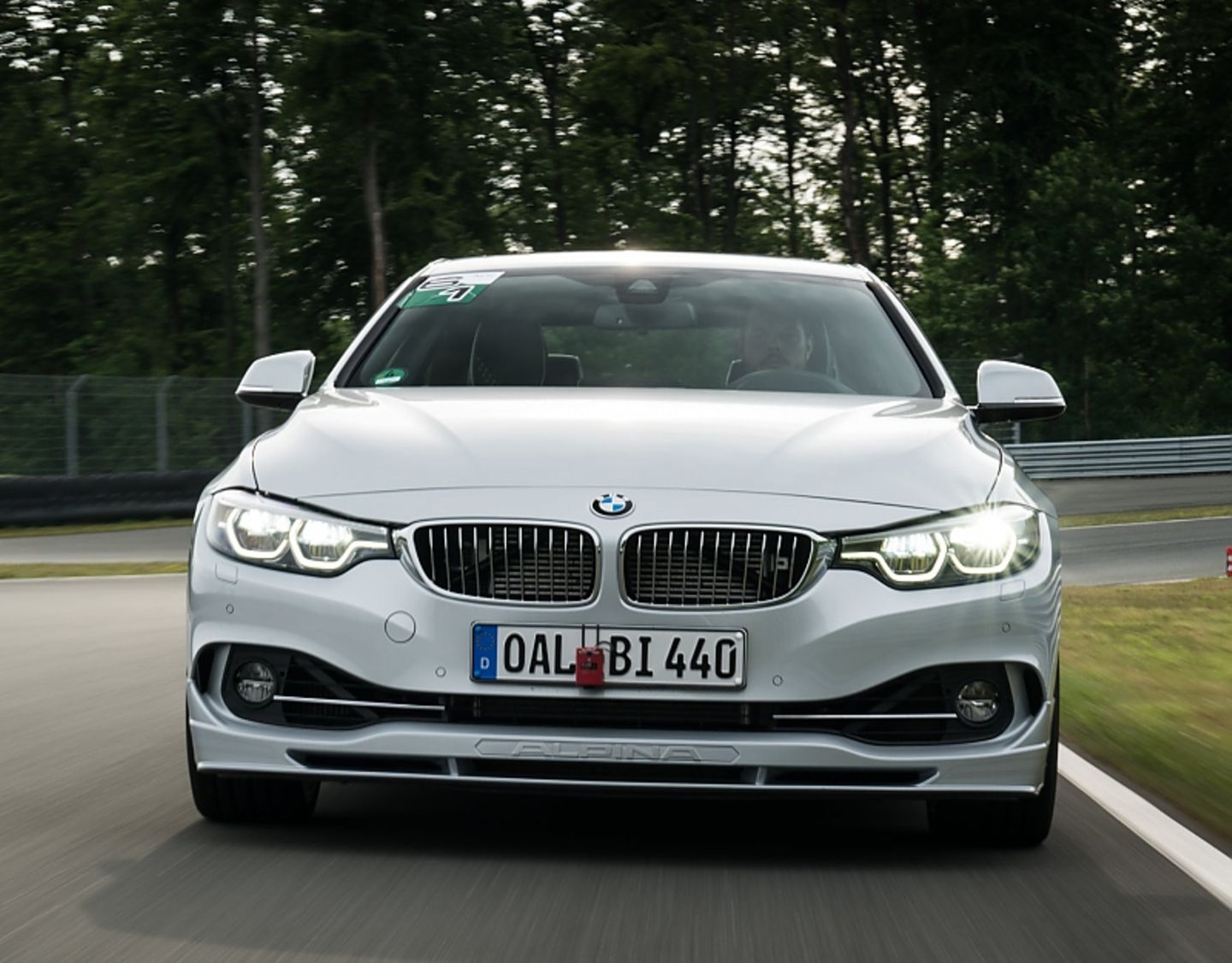 BMW Alpina B4 S Coupé - LED-Augen sind mittlerweile Serie