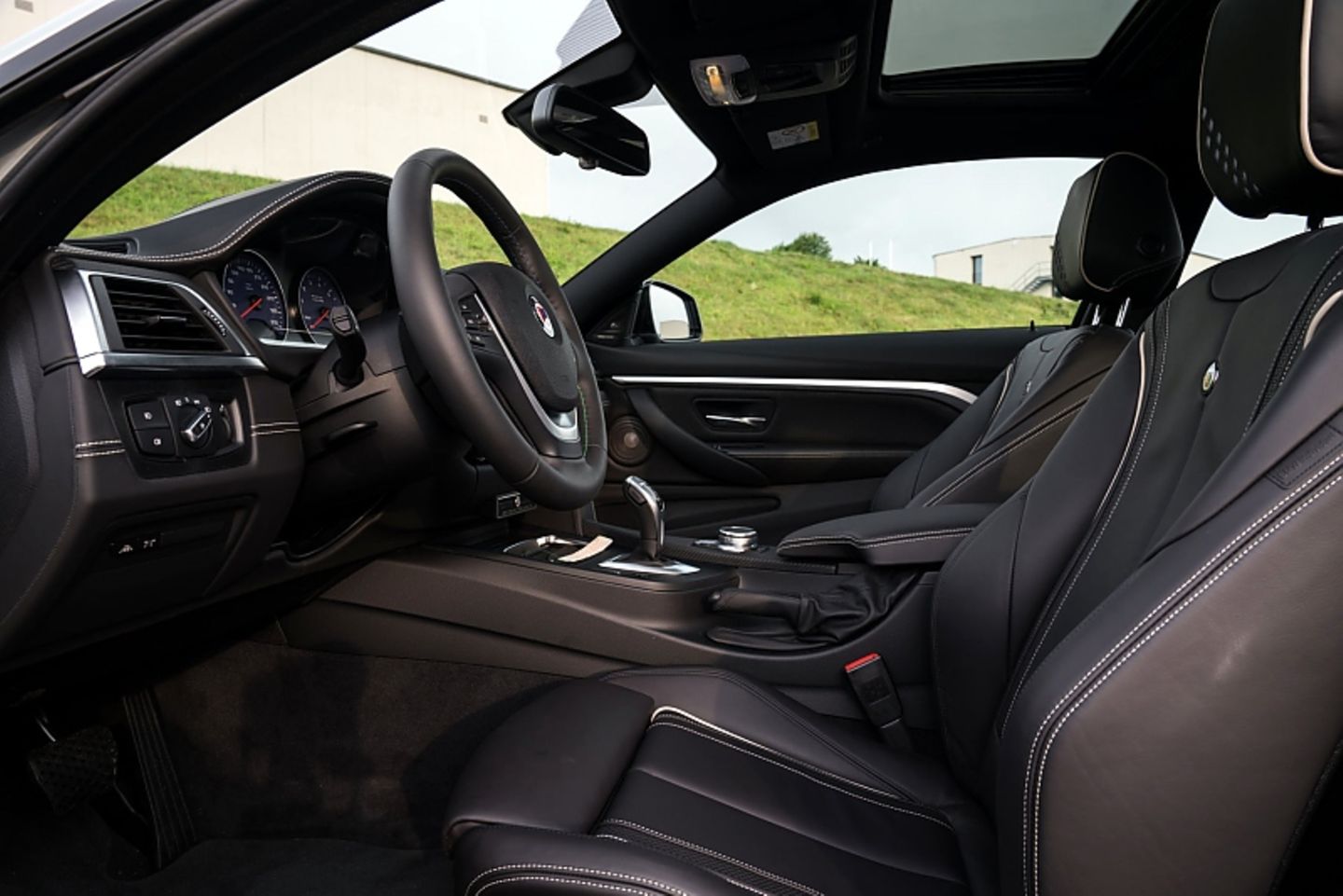 Der Innenraum des BMW Alpina B4 S Coupé