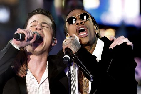 Sänger Wiz Khalifa und Charlie Puth performen einen Song. Ihr Youtube-Video begeistert Milliarden.