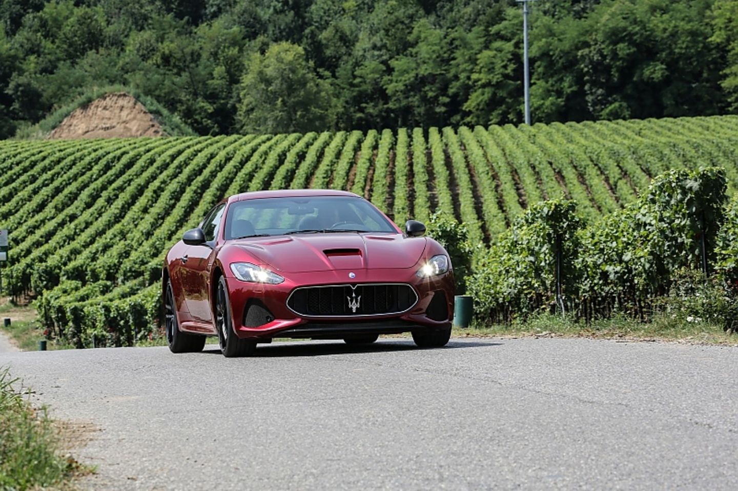 Der Maserati GranTurismo ist als MC 4,92 Meter lang