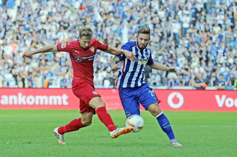 Bundesliga-Spiel vor gefüllten Rängen