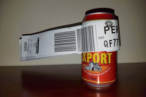 Ordnung muss sein: Die Bierdose wurde mit einem Gepäckaufkleber versehen