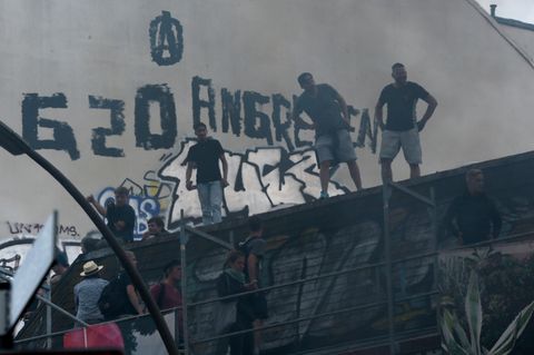 Auf den Dächern im Schanzenviertel sammelten sich am G20-Wochenende Randalierer und Schaulustige