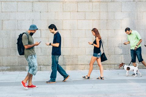 Laufen + Smartphone = komischer Gang