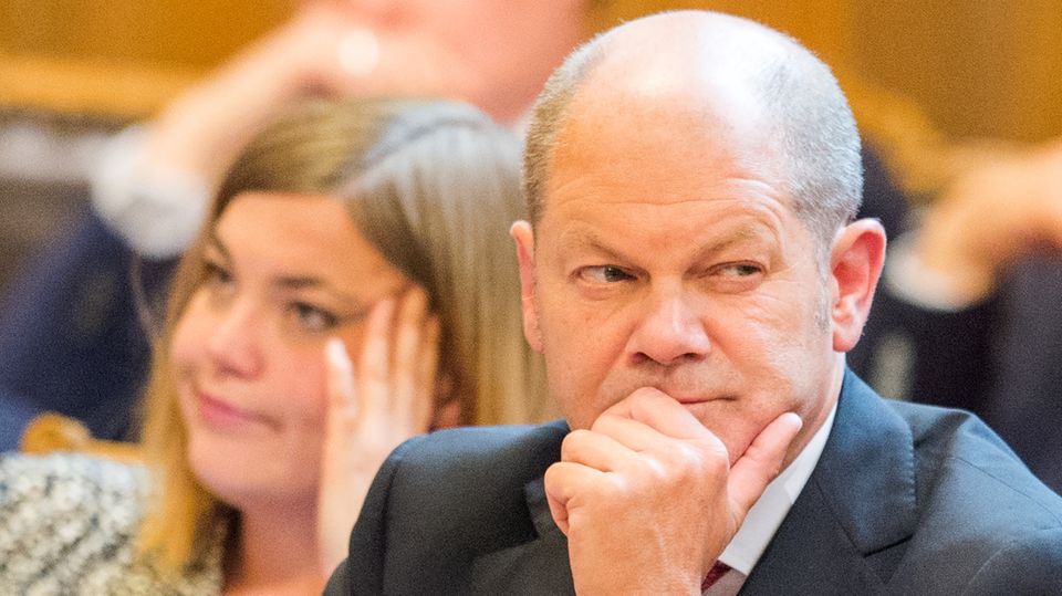 Hamburgs Erster Bürgermeister Olaf Scholz (SPD) ist "froh, dass kein Mensch ums Leben gekommen ist"