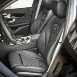 Die Lederstühle im Mercedes GLC 250d 4matic sind nicht weniger langstreckentauglich