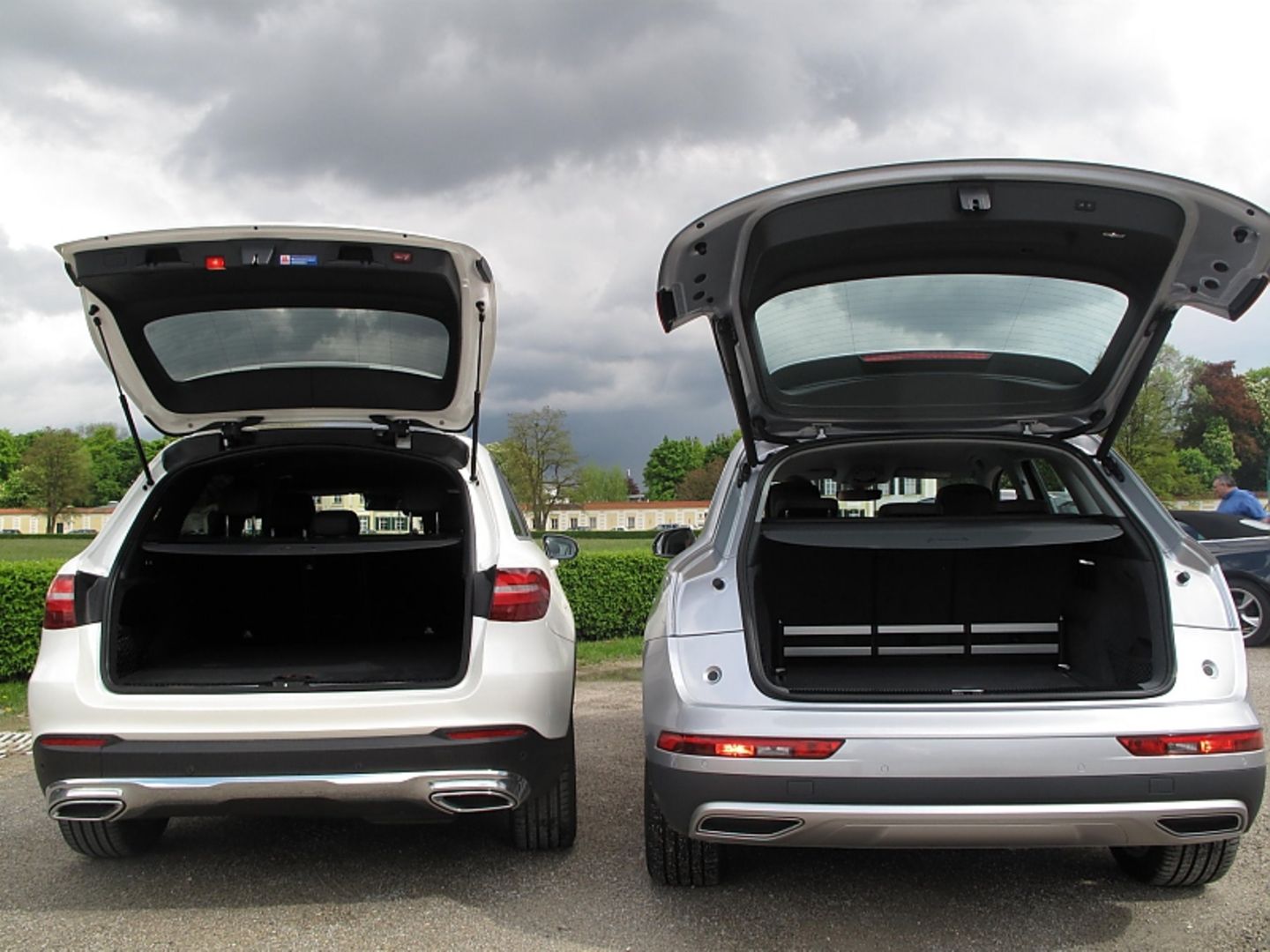 Mercedes GLC 250d 4matic - Audi Q5 2.0 TDI Quattro - jeweils 550 Liter Stauraum, der sich auf 1.550 bzw. 1.600 Liter erweitern lässt Mercedes GLC 250d 4matic - Audi Q5 2.0 TDI Quattro - jeweils 550 Liter Stauraum, der sich auf 1.550 bzw. 1.600 Liter erweitern l