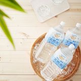 Auch mit Wasserflaschen von Belly Water deckten sich die Japaner großzügig ein.