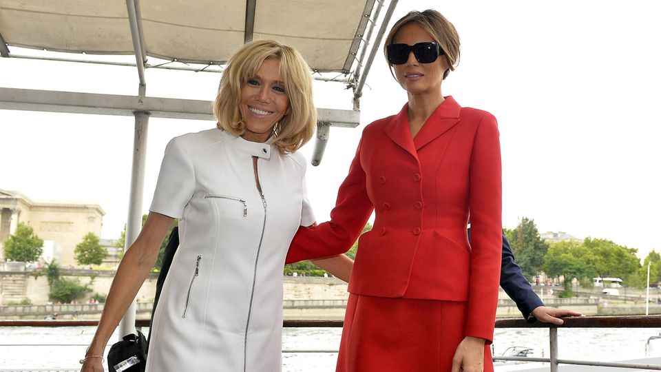 US-Präsident in Paris: Melania Trump und Brigitte Macron nach einer gemeinsamen Bootsfahrt auf der Seine Melania Trump und Brigitte Macron nach einer gemeinsamen Bootsfahrt auf der Seine