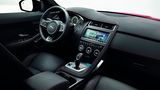 Das Cockpit ähnelt dem des F-Pace
