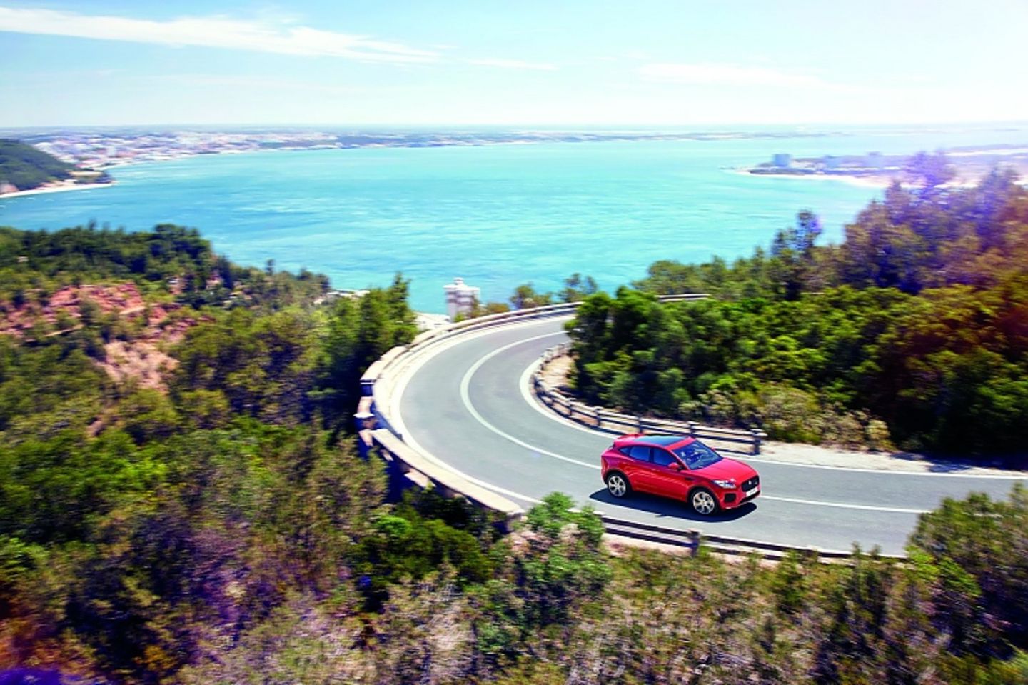 Die Fahrleistungen des E-Pace sollen beeindrucken