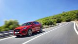Fünf Ingenium Vierzylindermotoren stehen beim E-Pace zur Auswahl: zwei Benziner mit 183 kW / 250 PS und 221 kW / 300 PS, die dre