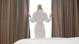 Hotelklau-Klassiker Nummer zwei: Bademäntel, um das Wellness-Gefühl mit nach Hause zu nehmen. Zwei Drittel der Hoteliers mussten das schon leidvoll erfahren.