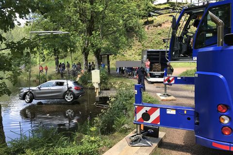 nachrichten deutschland - auto in see geparkt