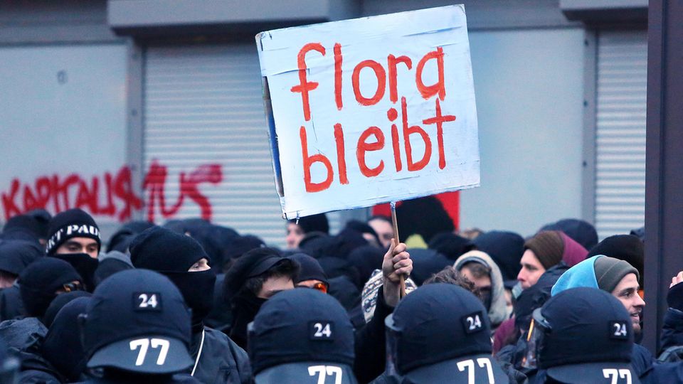 Rote Flora: Flora bleibt!