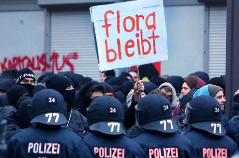 Rote Flora: Flora bleibt!