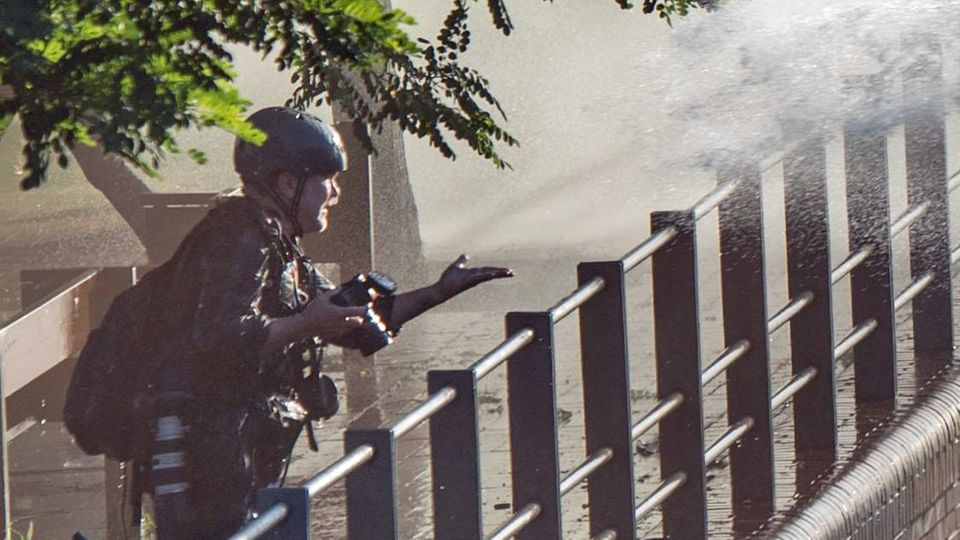 Hans-Jürgen Burkard ist eindeutig als Presse-Fotograf zu erkennen gewesen.