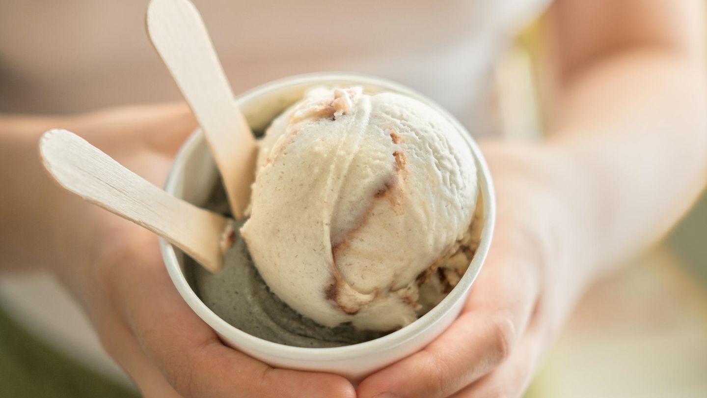 Kleine Veränderungen  Bevor Sie ganz auf Kohlenhydrate verzichten, versuchen Sie diese erst einmal einzusparen. Essen Sie beispielsweise Eis im Becher und lassen Sie die Waffel weg. Kleine Änderungen können bereits etwas bewirken.