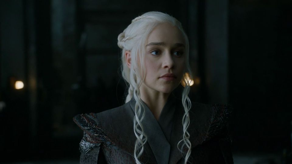 Game Of Thrones Star Emilia Clarke Schaute Nacktszene