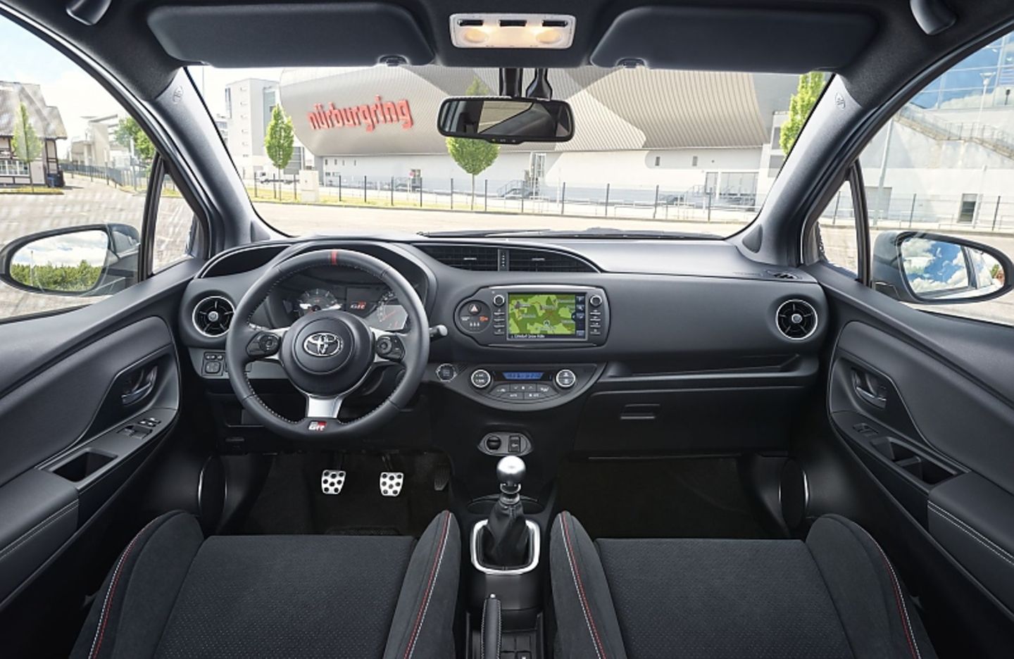Das Cockpit des Toyota Yaris GRMN.