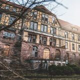 Die Sophienheilstätte in Bad Berka  Einst eine Tuberkuloseheilstätte mit 200 Betten, später Seuchenlazarett für Soldaten der Roten Armee und seit 1992 geschlossen.