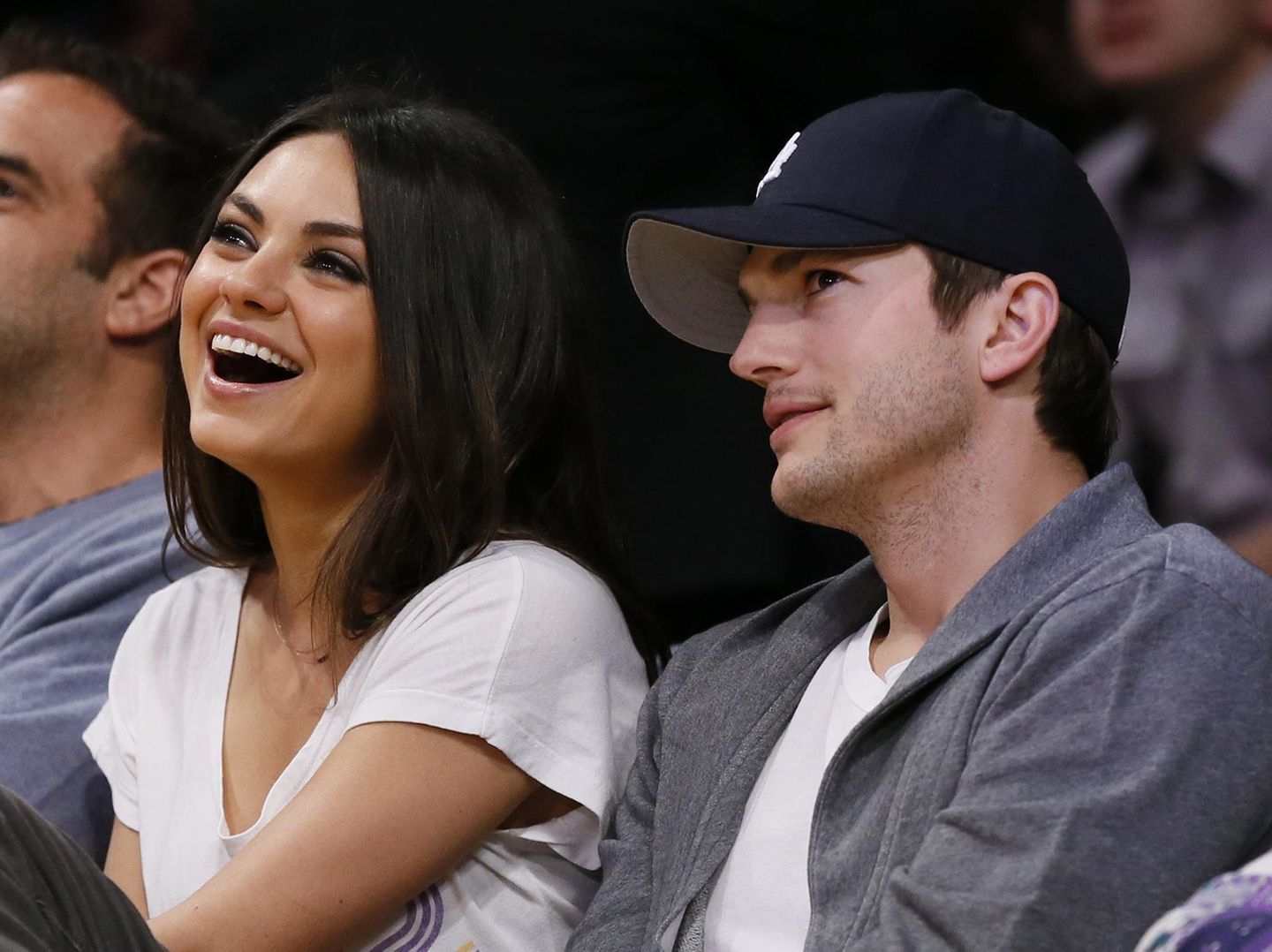 Mila Kunis und Ashton Kutcher zeigen ihre süßen Kinder STERN.de Foto